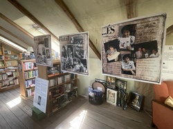 janikovszky_eva_kiallitas_kisgombos_5_2023.jpg [sm-250]